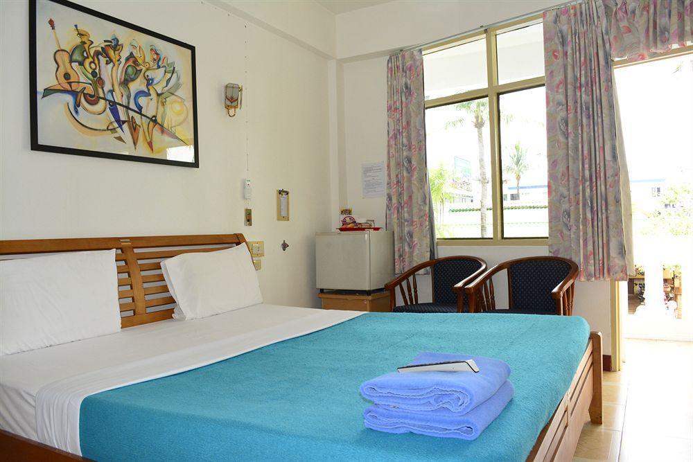 The Expat Hotel Patong Bagian luar foto