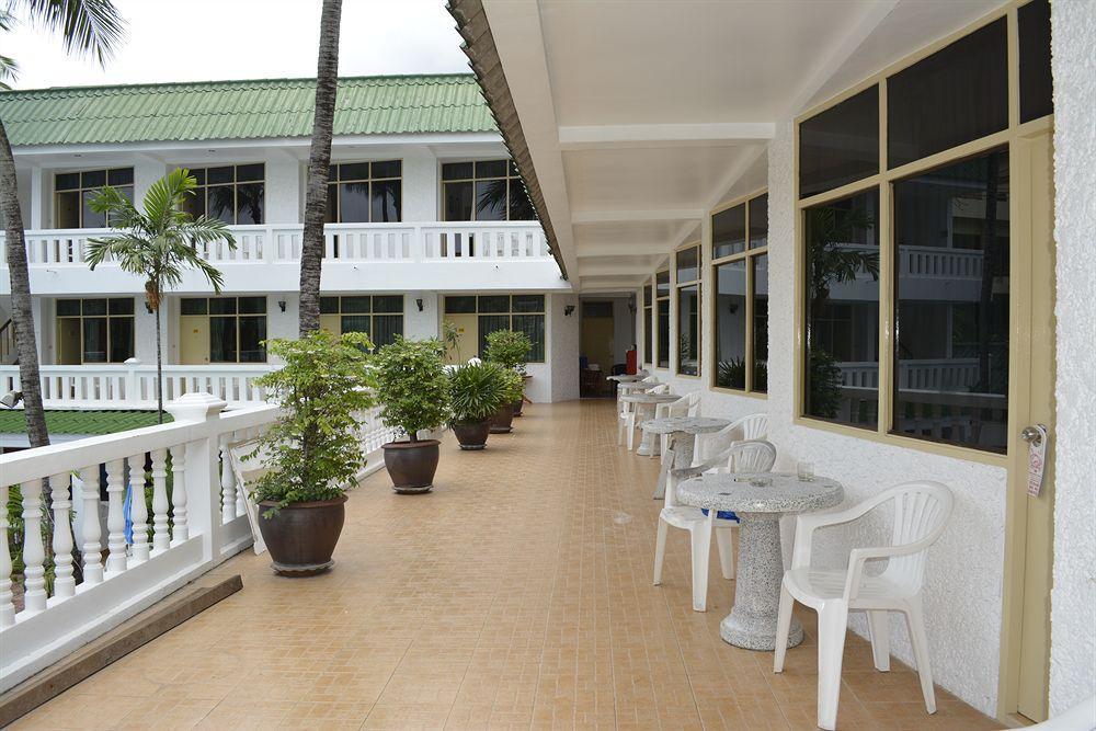 The Expat Hotel Patong Bagian luar foto