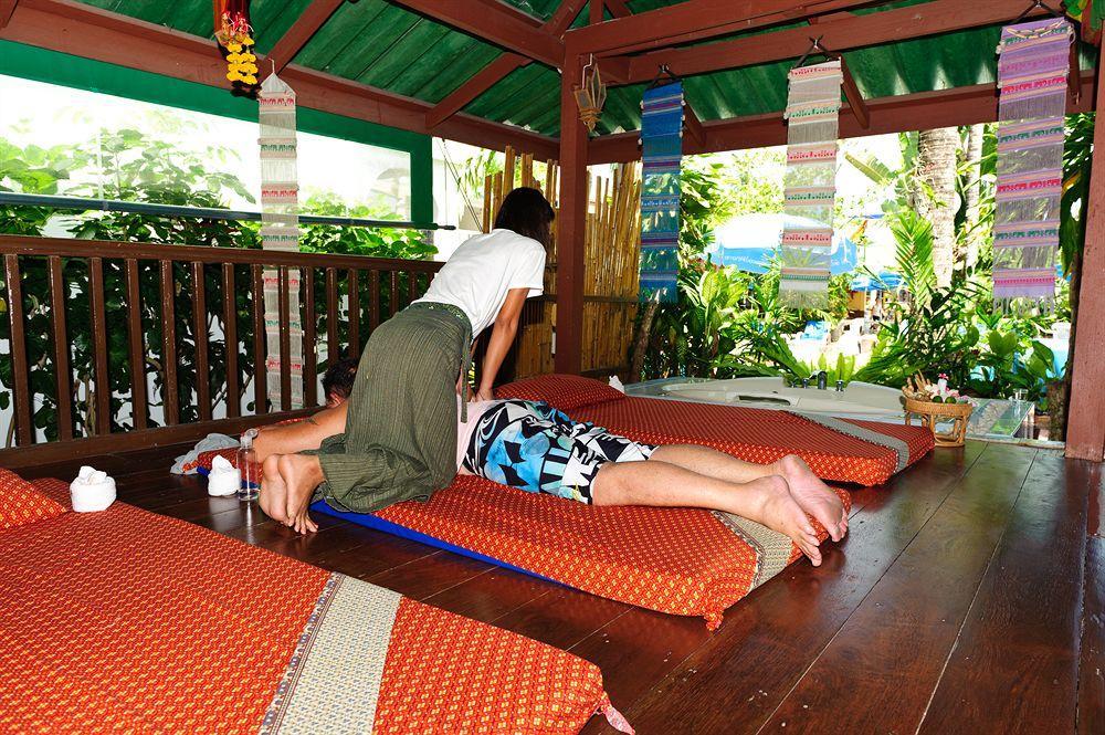 The Expat Hotel Patong Bagian luar foto