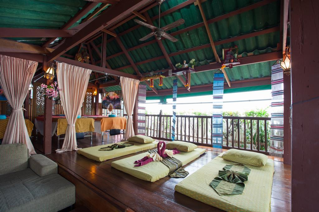 The Expat Hotel Patong Bagian luar foto
