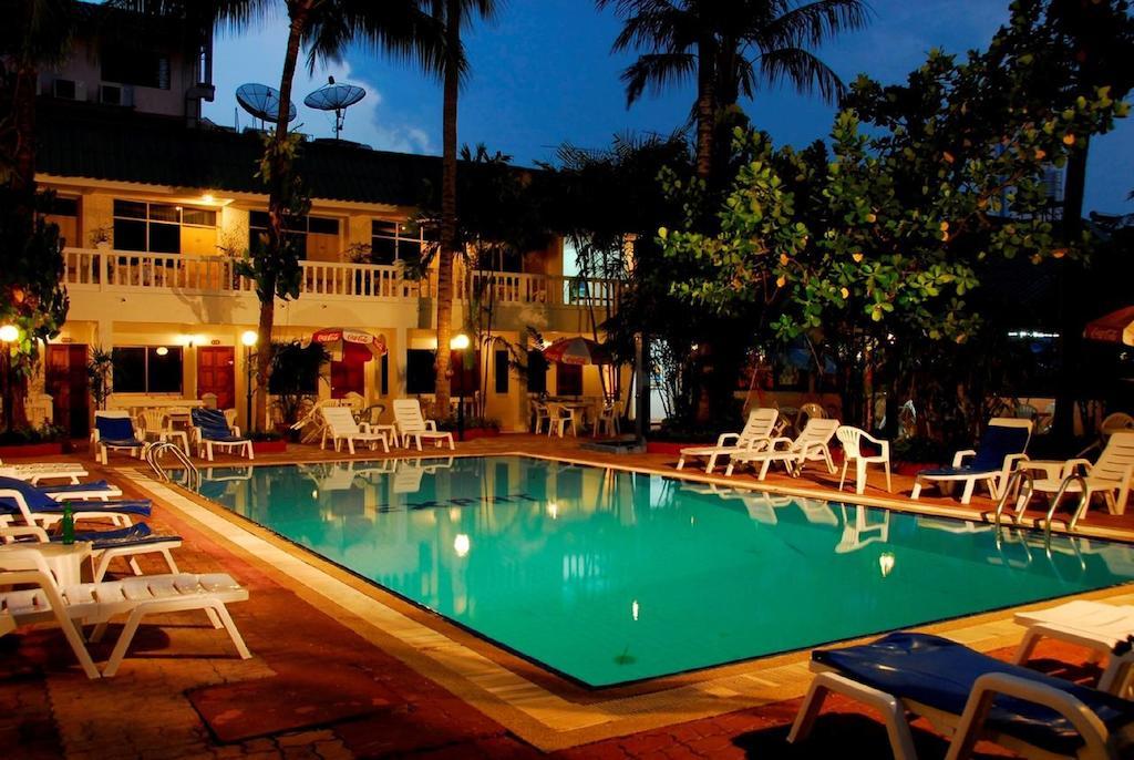 The Expat Hotel Patong Bagian luar foto