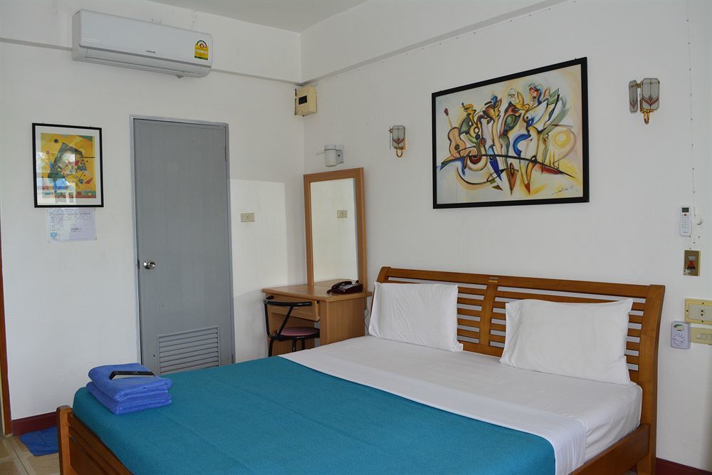 The Expat Hotel Patong Bagian luar foto