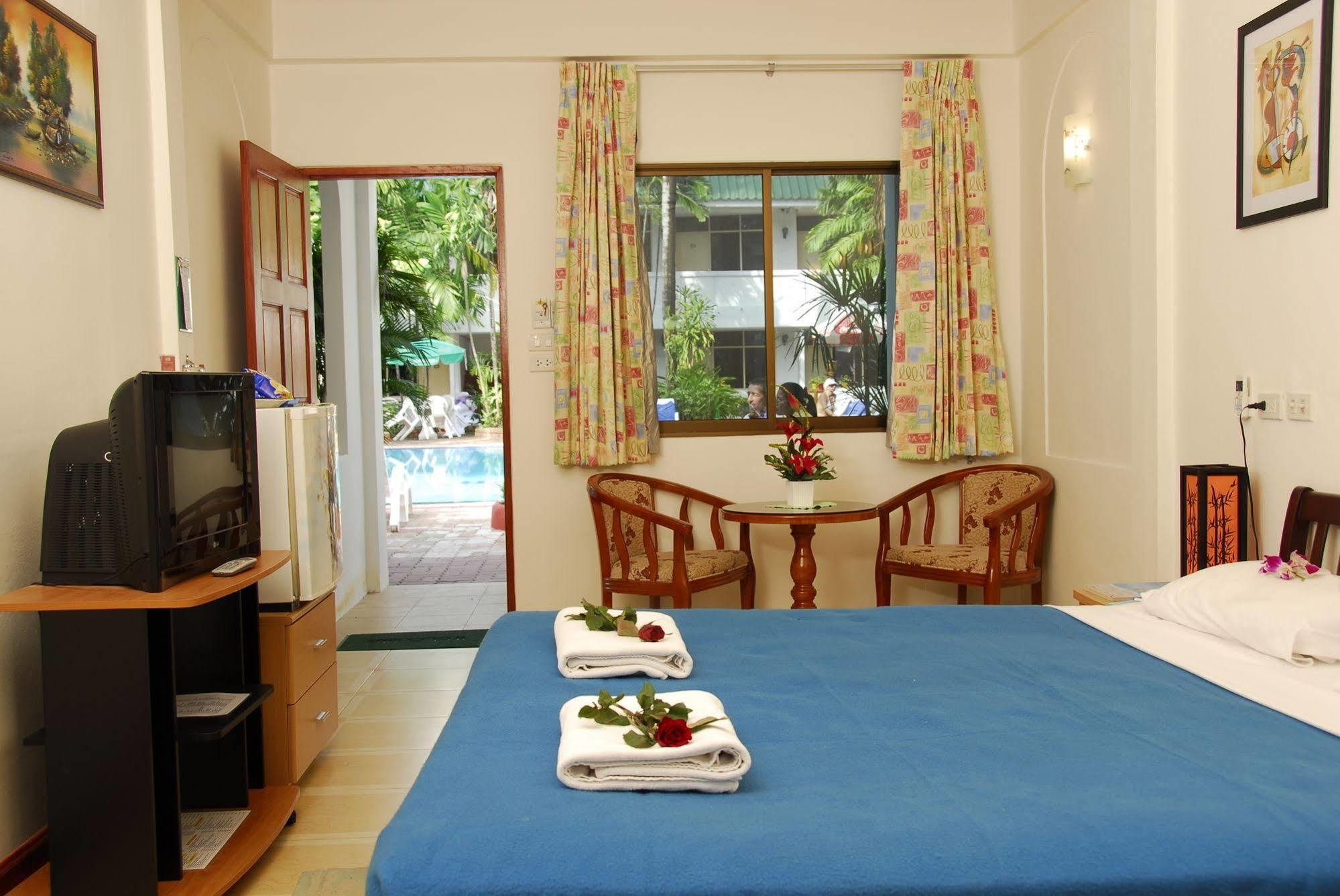 The Expat Hotel Patong Bagian luar foto