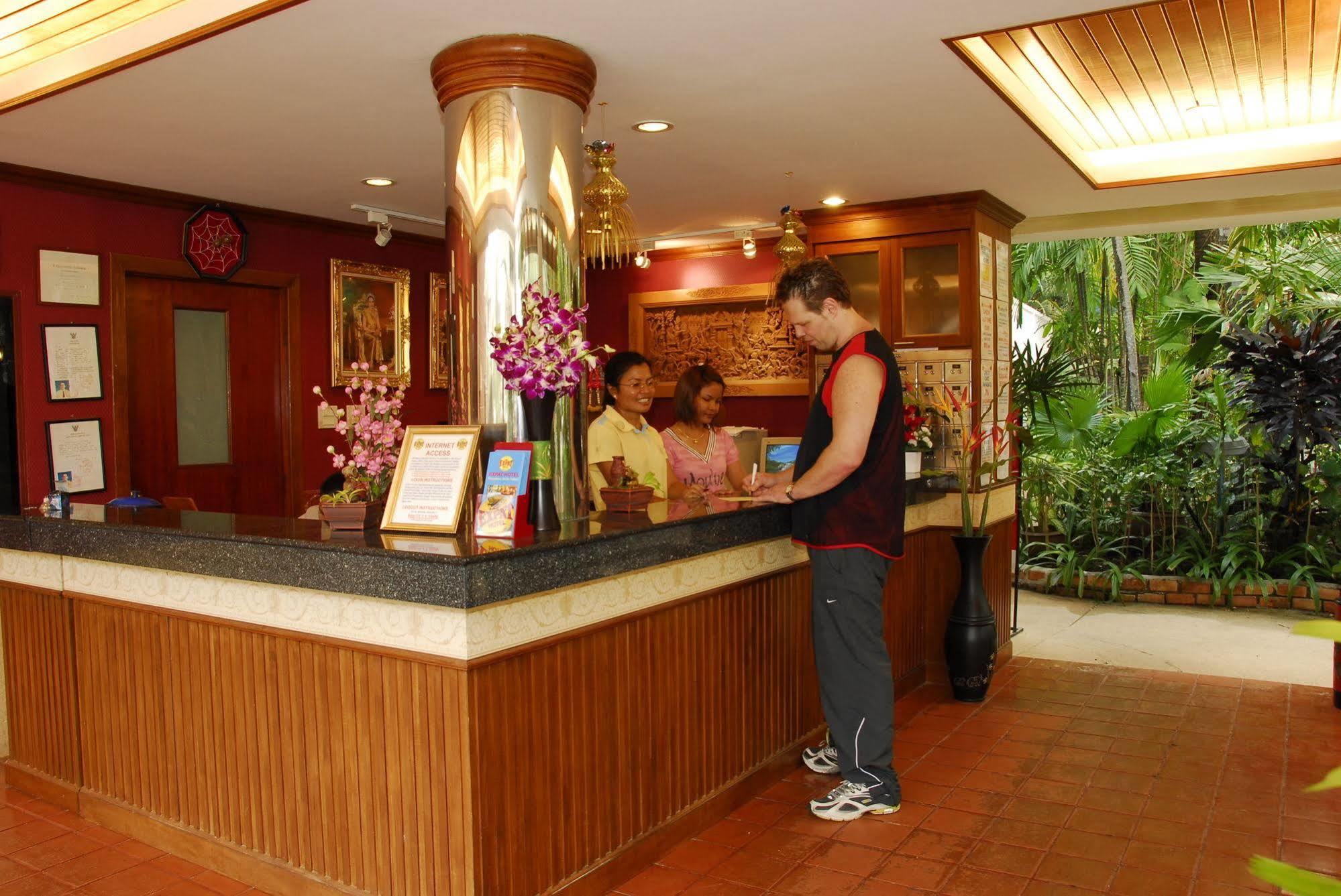 The Expat Hotel Patong Bagian luar foto
