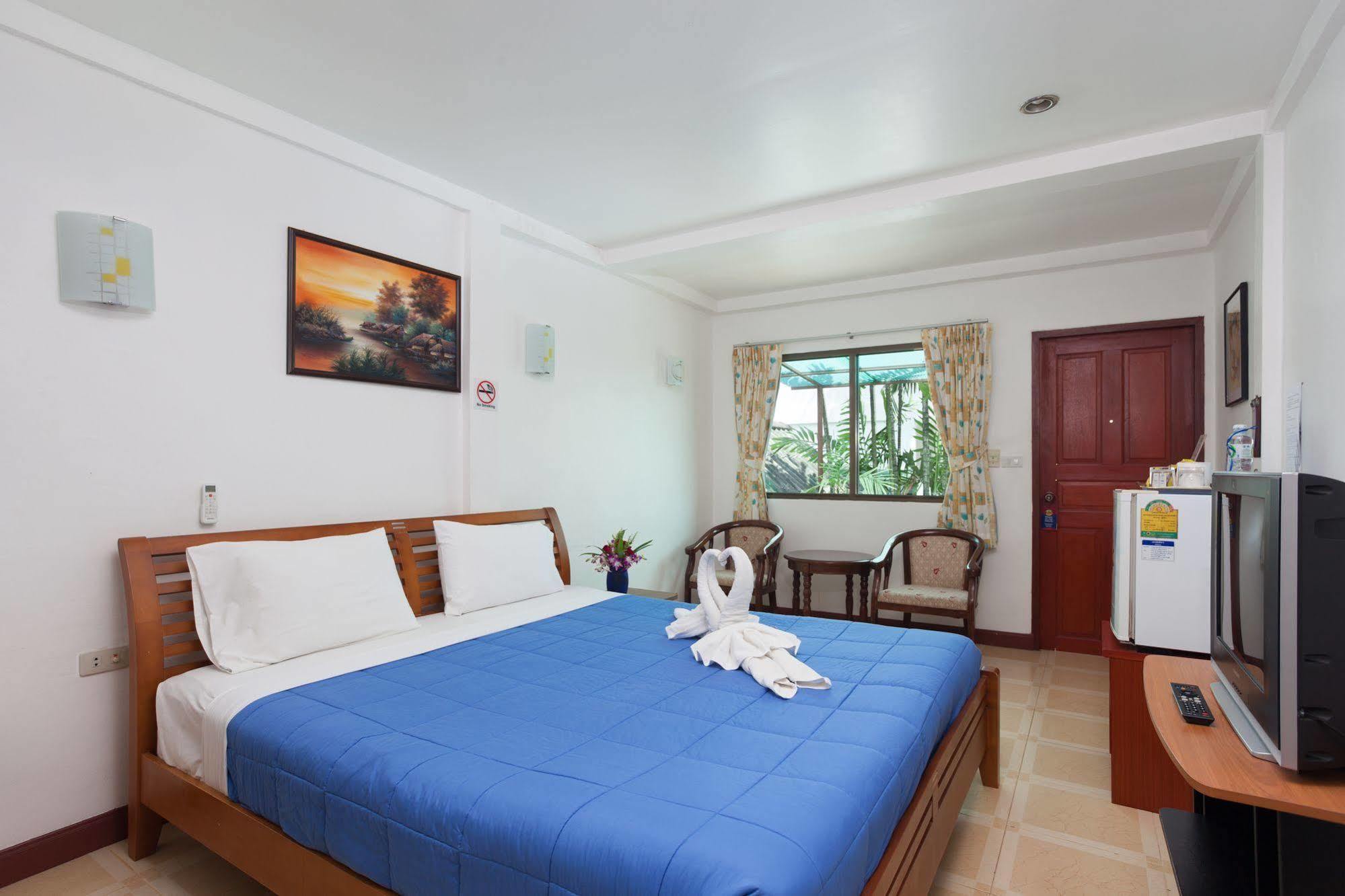 The Expat Hotel Patong Bagian luar foto