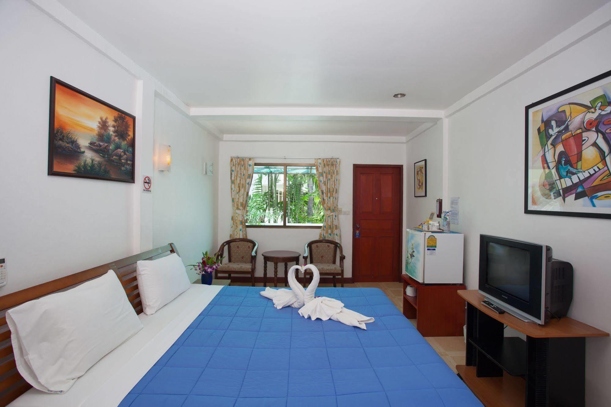 The Expat Hotel Patong Bagian luar foto